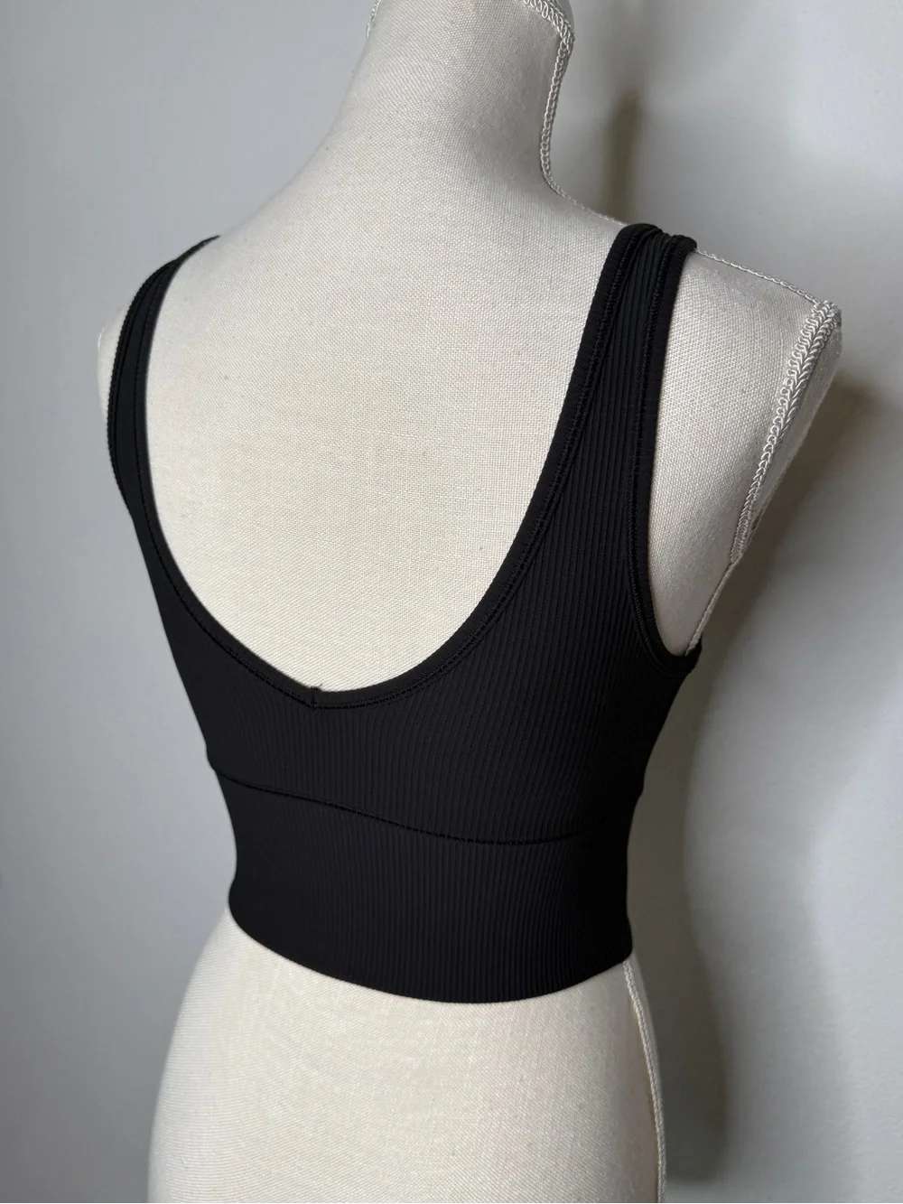 Lululemon Tank Ribbed Power Pivot Black Cropped High Neck Size 4